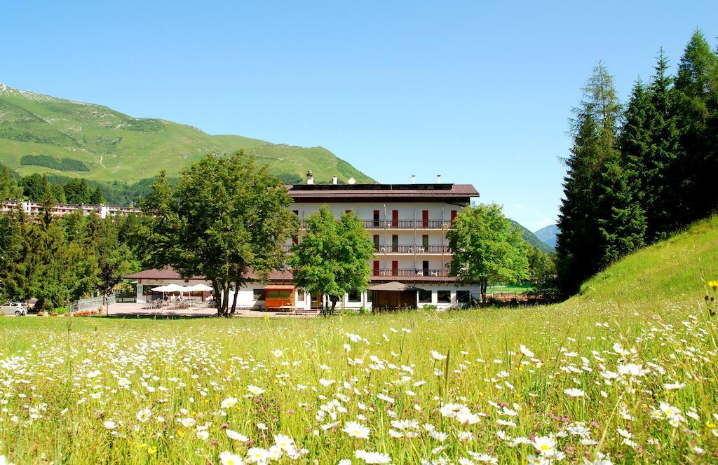 Sport & Family Hotel Bucaneve Brentonico Exterior photo